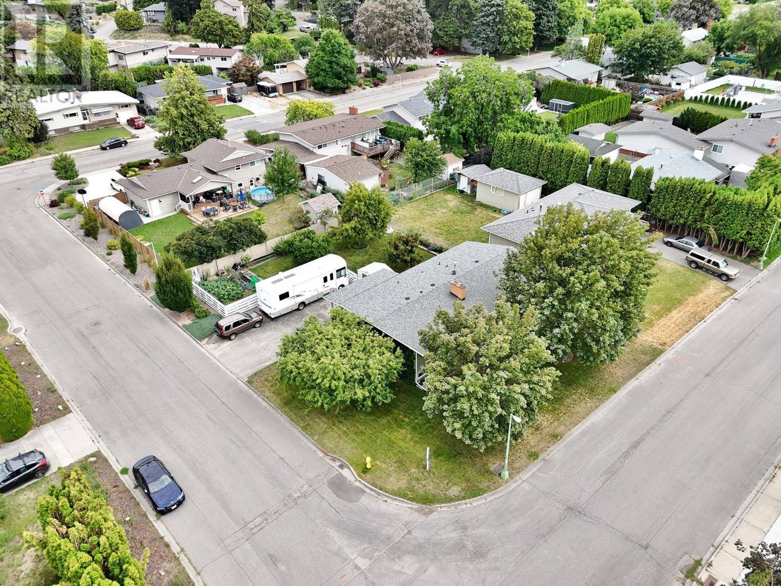 Kelowna, BC V1Y3S7,1498 Lombardy Square