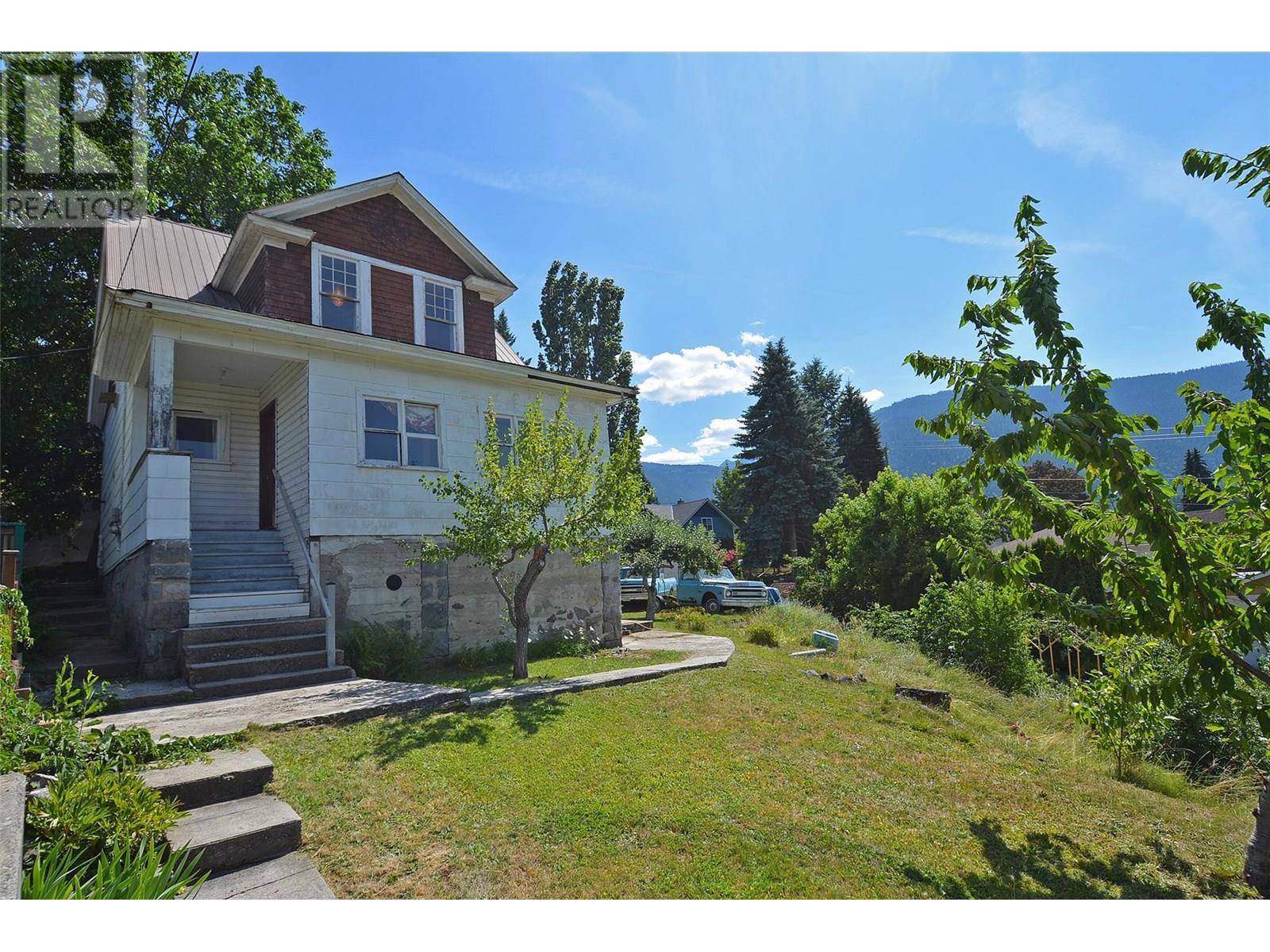 Nelson, BC V1L5A8,618 Robson Street