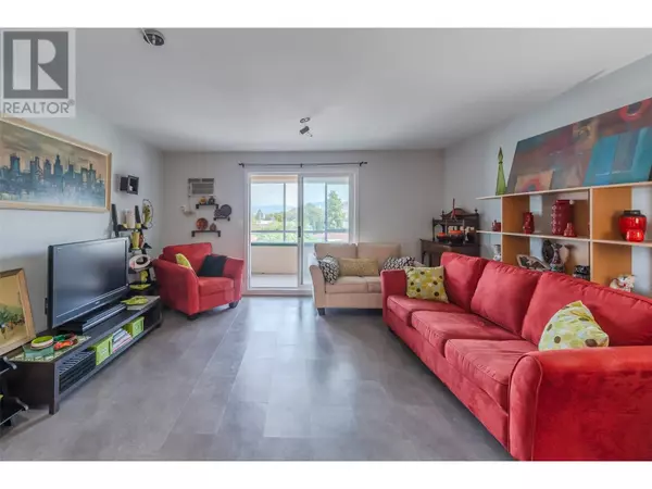 Penticton, BC V2A5E3,865 MAIN ST #305