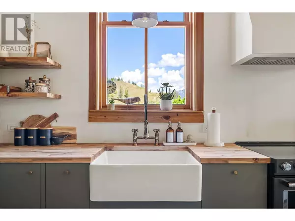 Invermere, BC V0A1K5,9211 WEST Avenue