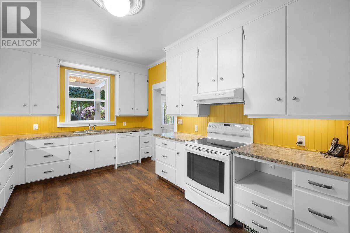 Creston, BC V0B1G0,434 11th Avenue N
