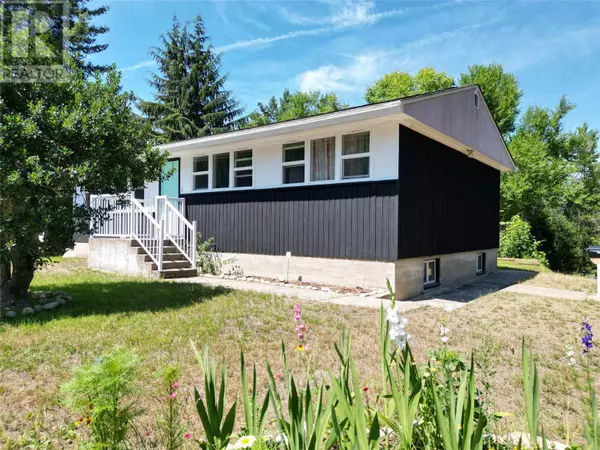 Castlegar, BC V1N2H5,813 OAK Street