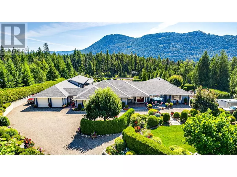 39 Ladyslipper Road, Lumby, BC V0E2G5