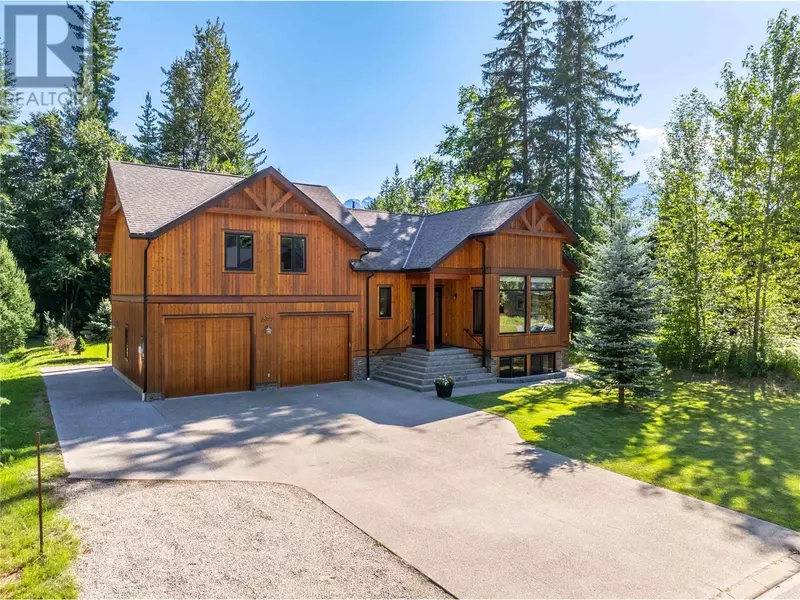 2077 Mountain Gate Road, Revelstoke, BC V0E2S3