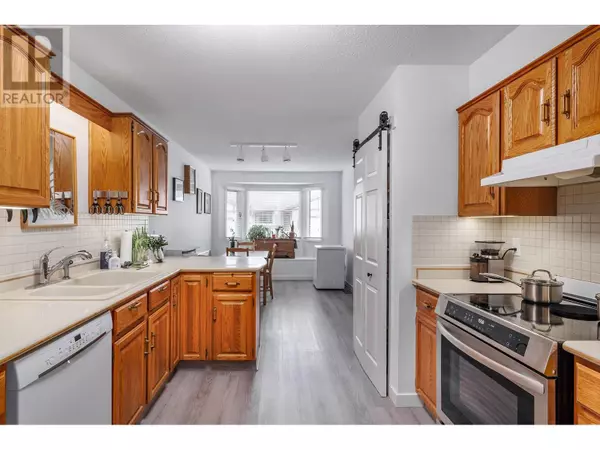 Kelowna, BC V1Y8T7,2200 Gordon DR #13