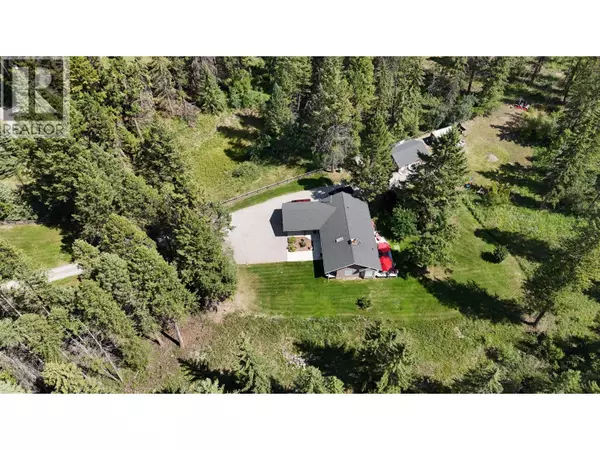 4814 LAKE Road, Windermere, BC V0B2L2