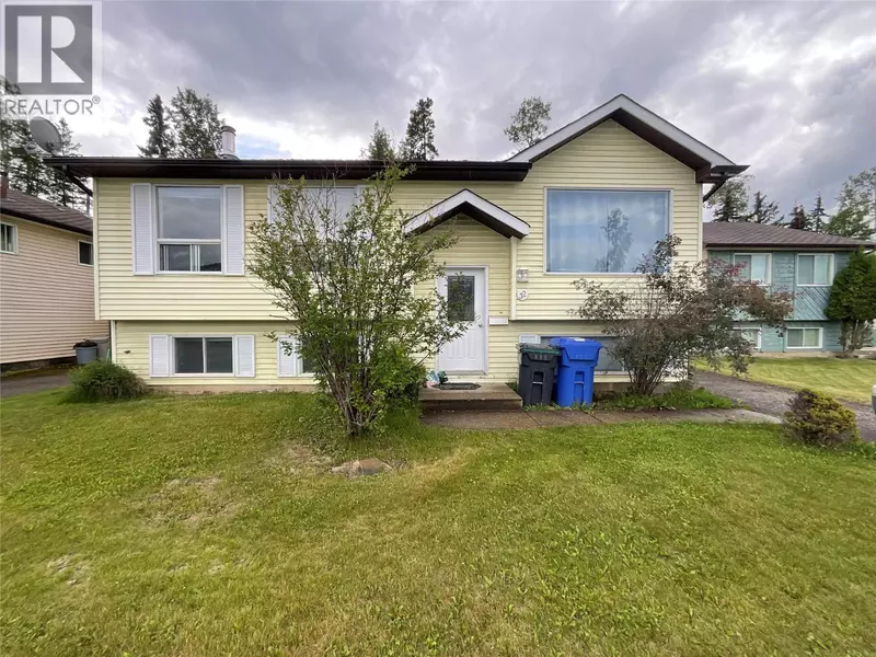 32 Valleyview Place, Tumbler Ridge, BC V0C2W0