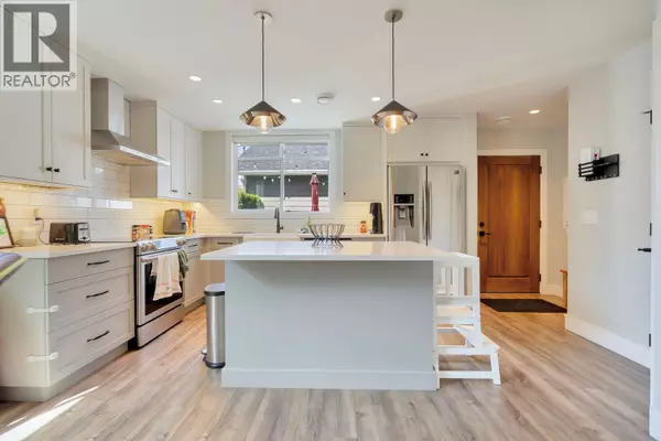 Kelowna, BC V1Y5M5,782 Glenwood Avenue