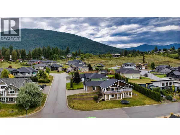 Creston, BC V0B1G3,902 PURCELL Crescent