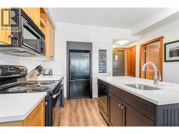 Vernon, BC V1H1T2,105 Village Centre CT #323