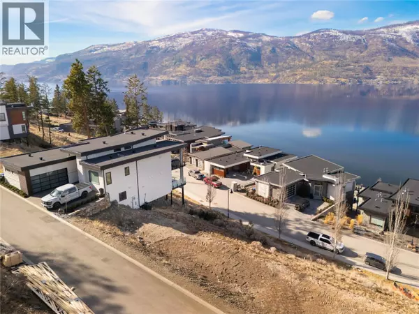 Kelowna, BC V1V3G1,3356 Black Pine Lane