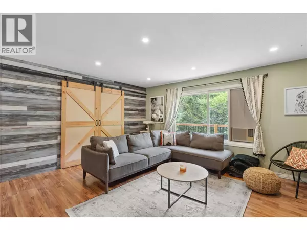 Salmon Arm, BC V1E2H1,2861 5 Avenue SE