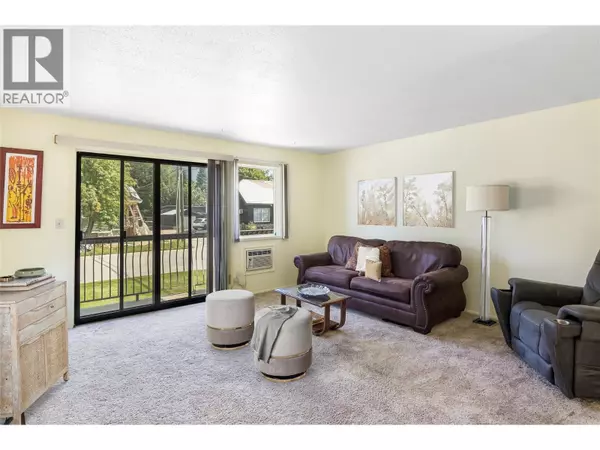 Revelstoke, BC V0E2S0,800 Mackenzie AVE #101