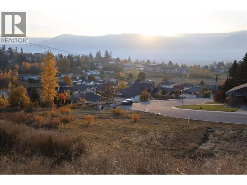 1102 12th Avenue, Creston, BC V0B1G6