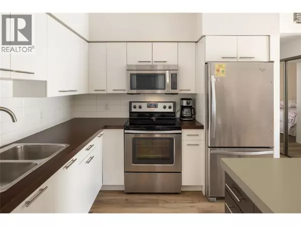 Kelowna, BC V1V3C8,985 ACADEMY WAY #208