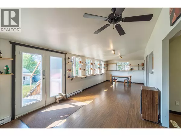Kamloops, BC V2B4J4,2215 BARBARA Avenue