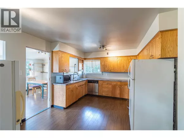 Kamloops, BC V2B4J4,2215 BARBARA Avenue