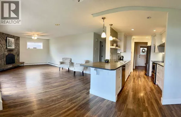 Peachland, BC V0H1X6,4340 Beach AVE #106