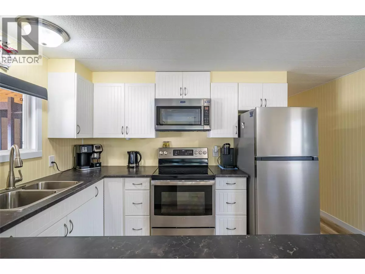 Salmon Arm, BC V1E4N9,3350 10 AVE Northeast #116