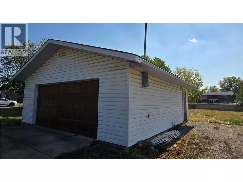 1504 106 Avenue, Dawson Creek, BC V1G2P6