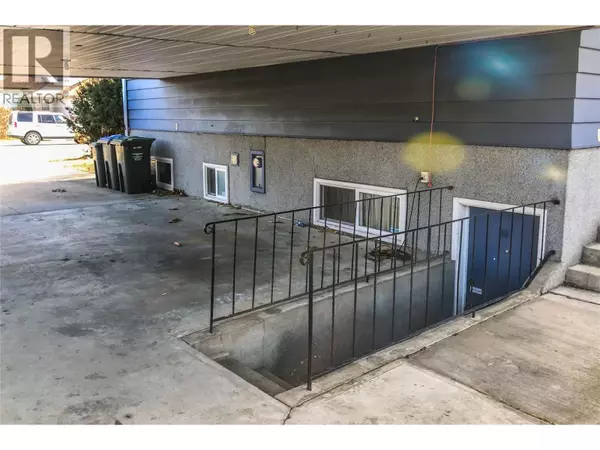 Kelowna, BC V1Y7Y9,2248 Stillingfleet Road