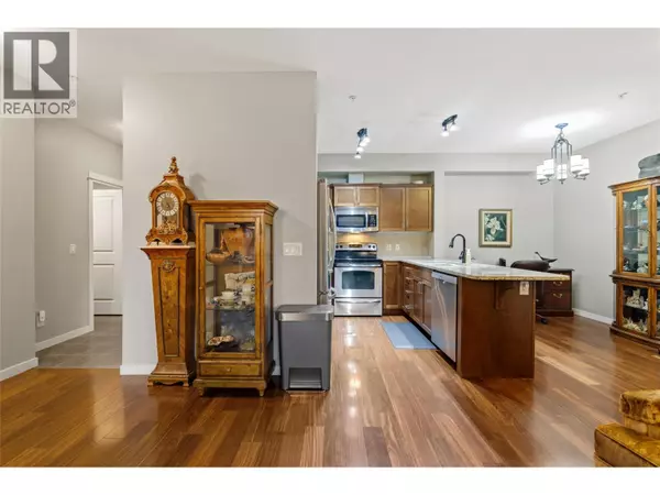 Kelowna, BC V1Y6H5,2142 Vasile ST #107