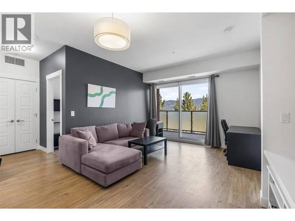 Kelowna, BC V1V3C8,985 Academy WAY #104