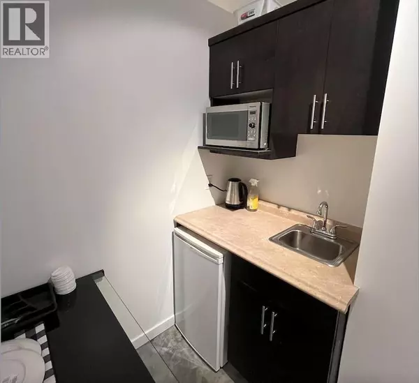 Kelowna, BC V1Y1P7,1630 Pandosy ST #401