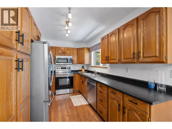 Anglemont, BC V0E1M8,2725 VICKERS Trail