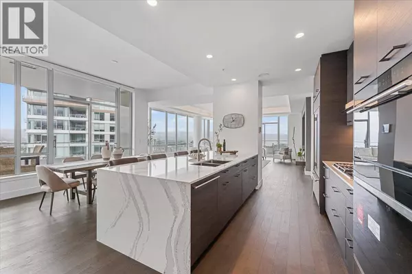 Kelowna, BC V1Y0J4,1181 Sunset DR #2701