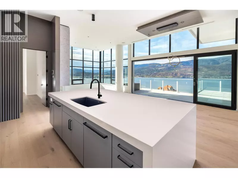 1181 Sunset DR #2902, Kelowna, BC V1Y0J4