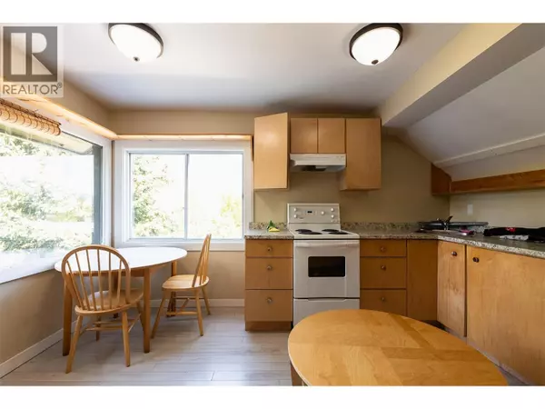Nelson, BC V1L3Z2,320 CHATHAM Street