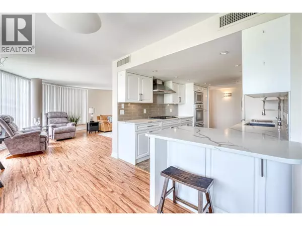 Penticton, BC V2A1B5,86 LAKESHORE DR East #304