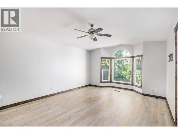 Kelowna, BC V4V1R5,720 Commonwealth RD #234