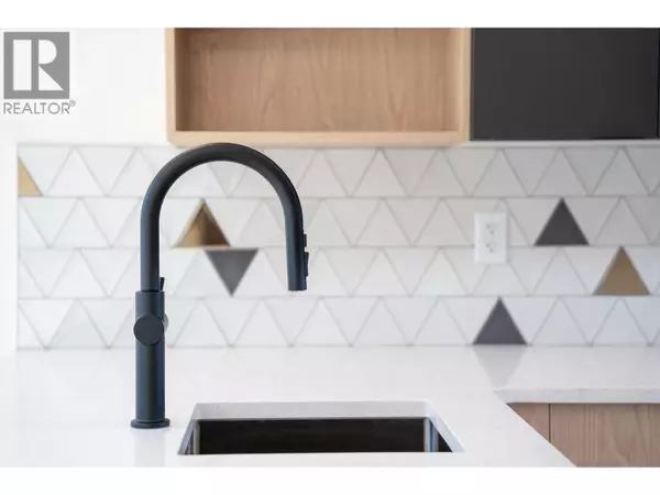 Revelstoke, BC V0E2S1,416 Humbert ST #5