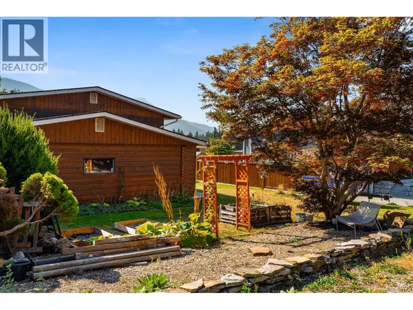 Salmon Arm, BC V1E1P3,181 17 Street NE