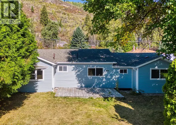 694 10TH Avenue, Montrose, BC V0G1P0