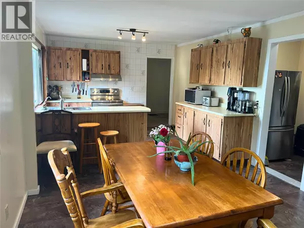 Anglemont, BC V0E1M8,7508 Crowfoot Drive