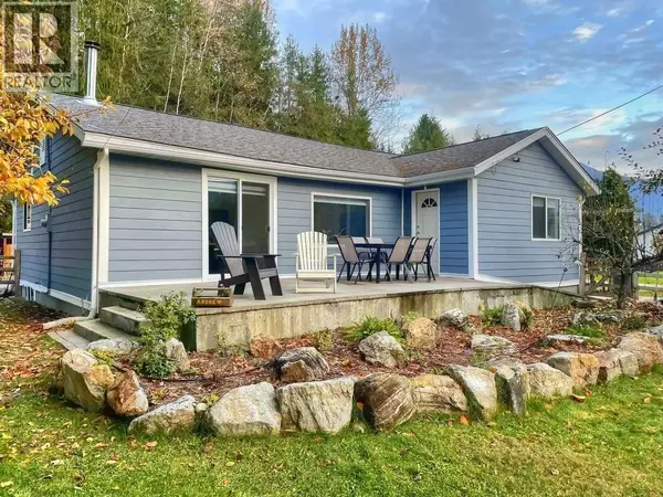 517 3A Avenue NW, Nakusp, BC V0G1R0