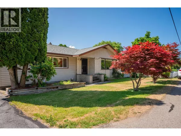 235 10TH Avenue, Montrose, BC V0G1P0