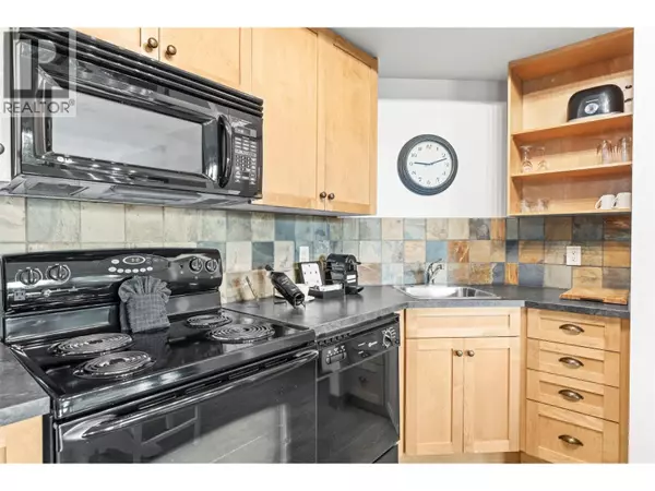 Vernon, BC V1H1T2,105 Village Centre CT #321