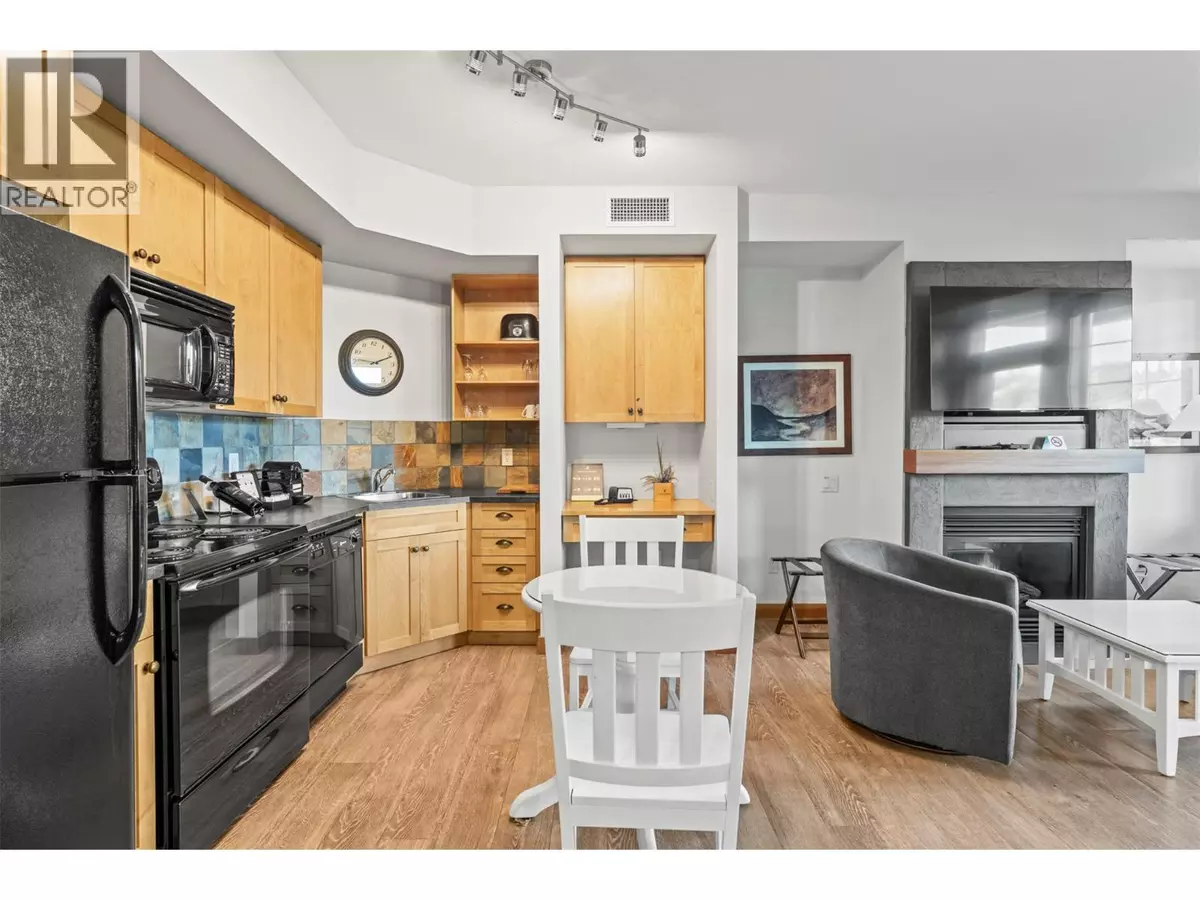 Vernon, BC V1H1T2,105 Village Centre CT #321