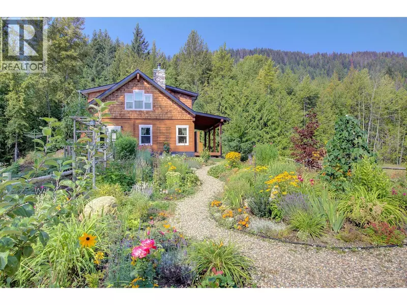 44 Mackenzie Road, Salmon Arm, BC V1E2Y3