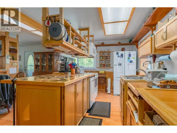 Castlegar, BC V1N2Z1,2828 9th Avenue