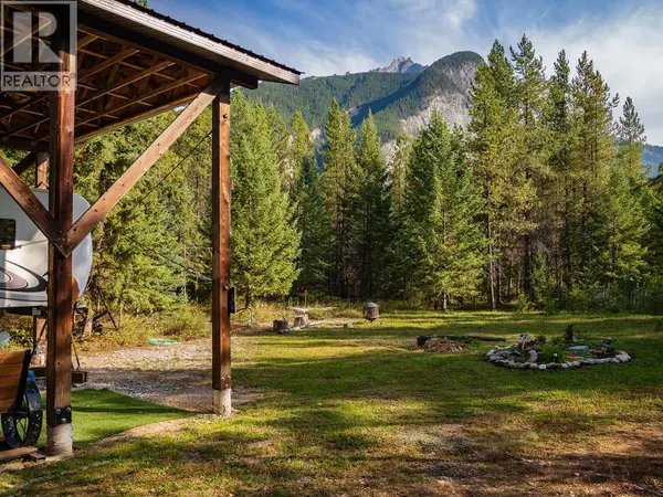 2380 Finnegan Court, Golden, BC V0A1H1