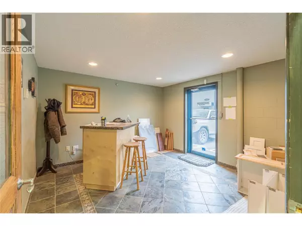 Kamloops, BC V2B7Z2,1139 12th ST #8