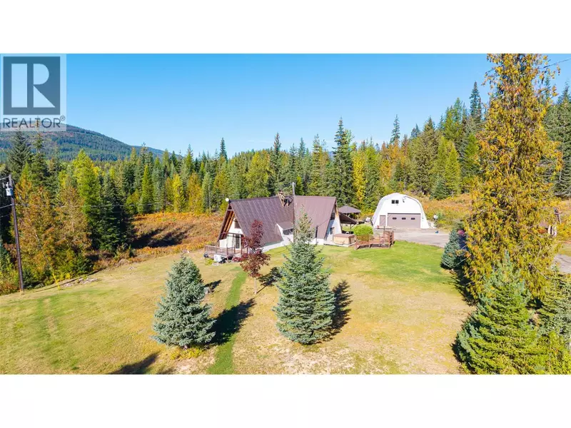 7698 3 Highway, Yahk, BC V0B2P0