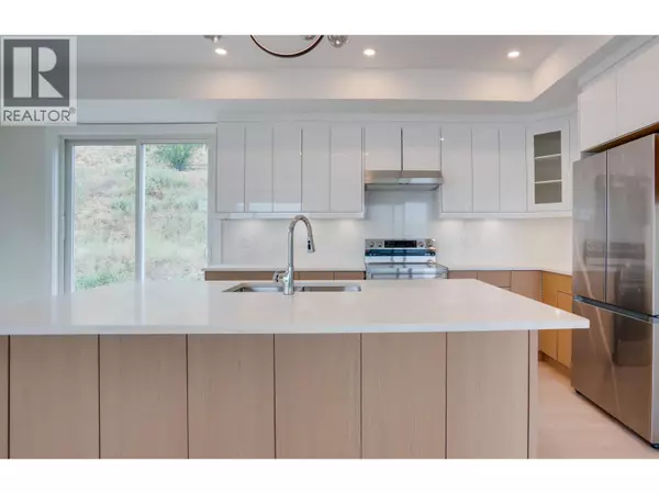 Vernon, BC V1H1B1,5705 Heritage DR #5