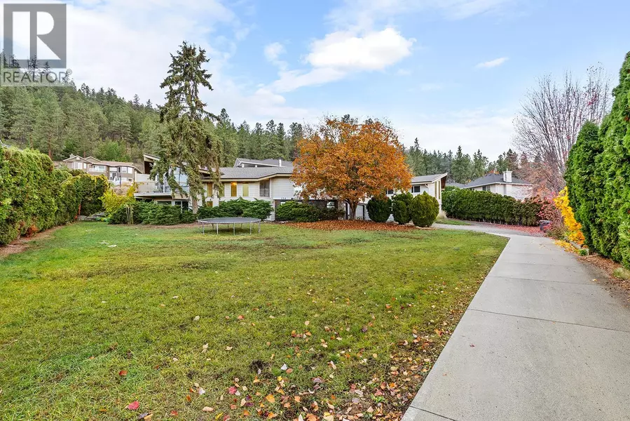 154 Applebrooke Crescent, Kelowna, BC V1V1W4