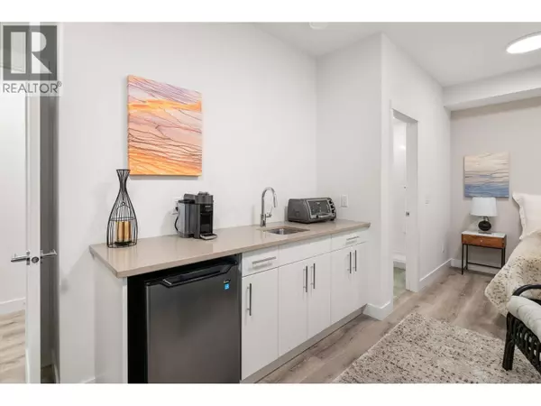 Kelowna, BC V1V0H2,610 Academy WAY #125